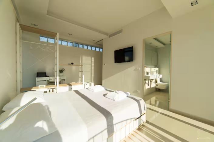 Image No.9-7 Bed Villa for sale