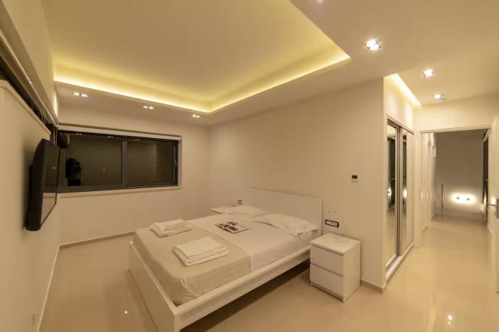 Image No.10-7 Bed Villa for sale