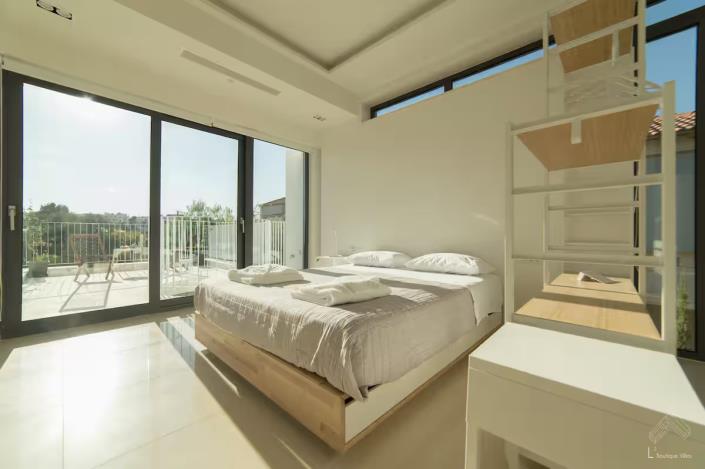 Image No.33-7 Bed Villa for sale