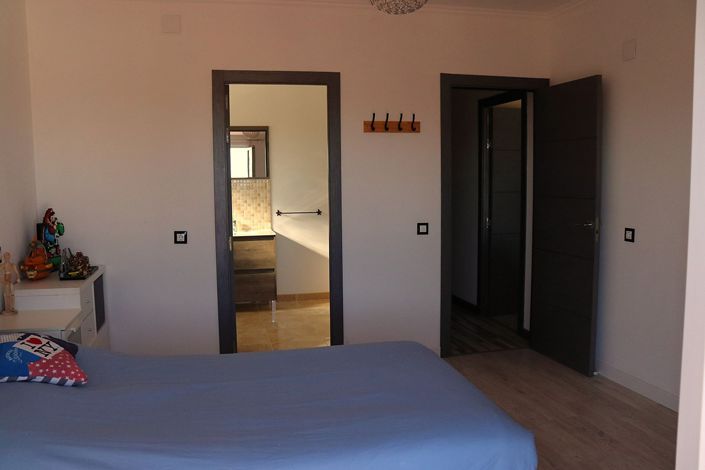 Image No.48-5 Bed Villa for sale