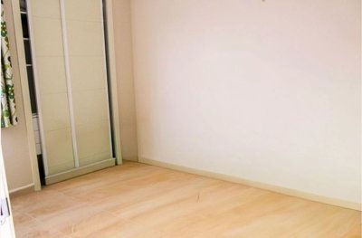 apartments-room-dresser