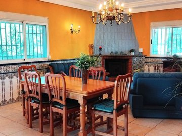 spacious-living-area-with-beautiful-spanisch-