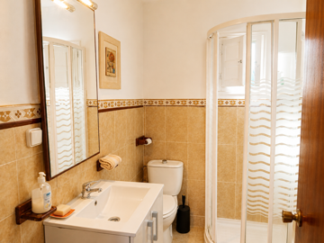 a20bright20modern20tiled20bathroom20in20the20
