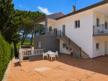 panish-country-house-tiled-terrace-outside-st
