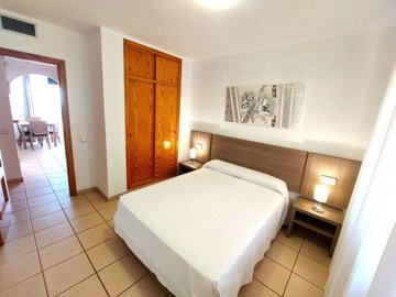 doble-bedroom-with-buildin-wardrobe
