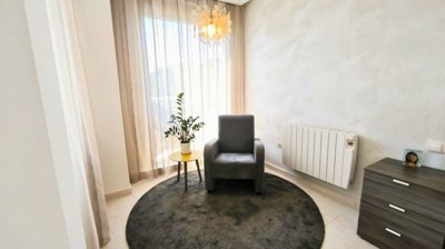 corner-sitting-area-in-the-master-bedroom