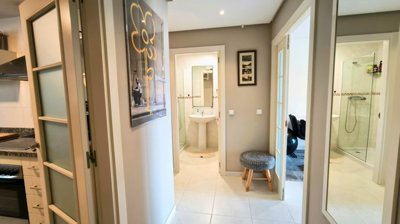 entrance-hall-with-access-to-the-kitchen-bedr