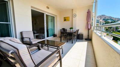 big-terrace-with-enough-space-for-a-chill-and