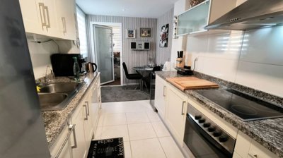 individual-kitchen-with-dining-area-and-servi