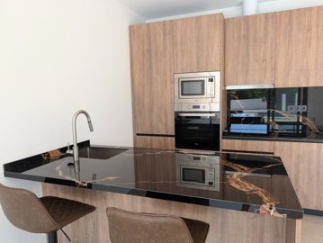modern-kitchen-island-with-black-granit-
