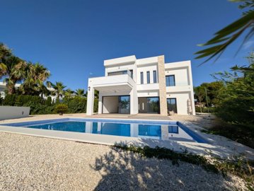 new-build-villa-with-pool-in-la-fustera