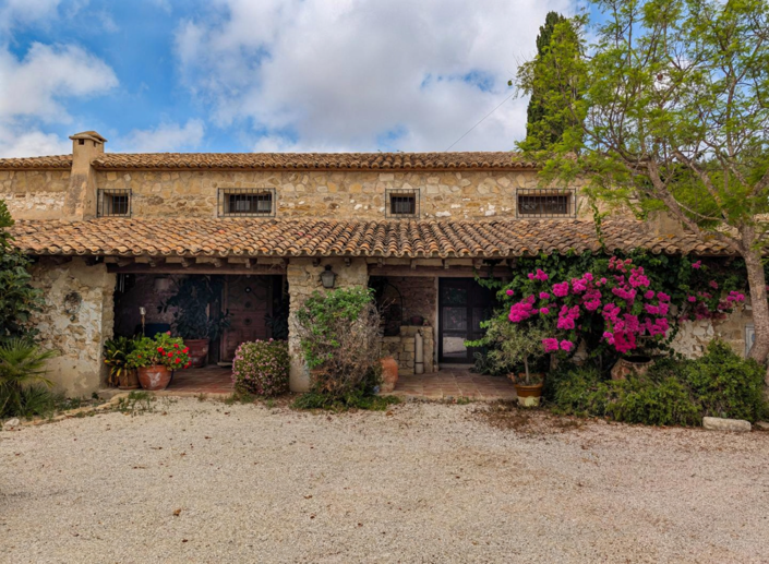 Image No.2-4 Bed Country House for sale