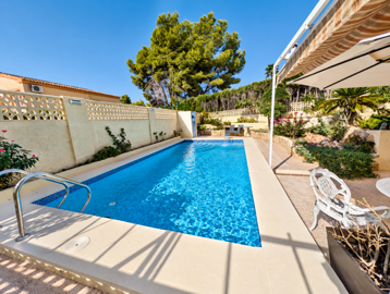 sunny-mediterranean-style-pool-terrace-1