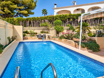 sunny-mediterranean-style-pool-terrace-2