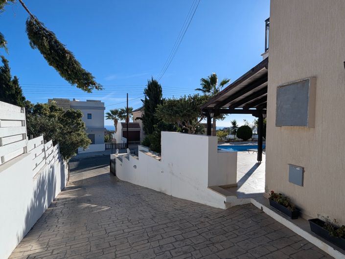 Image No.34-3 Bed Property for sale