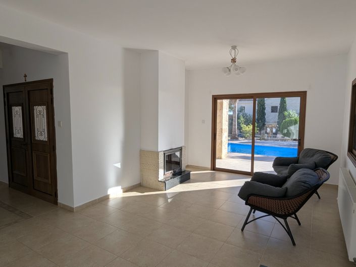 Image No.8-3 Bed Property for sale