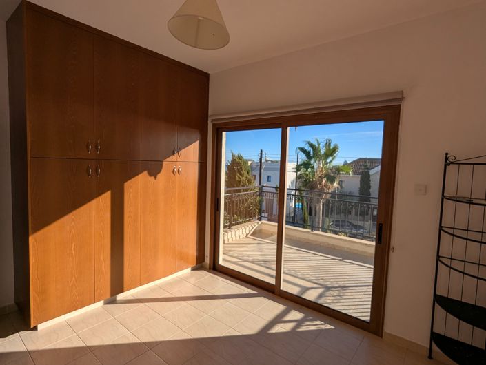 Image No.17-3 Bed Property for sale