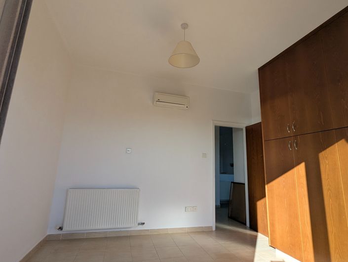 Image No.18-3 Bed Property for sale