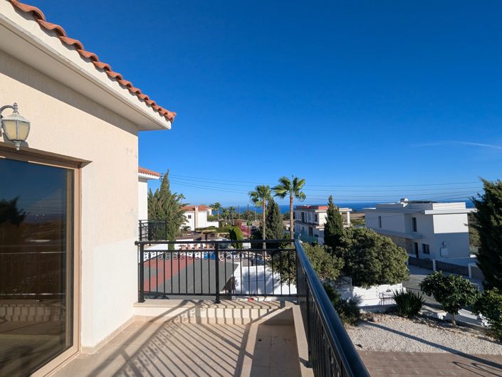 Image No.42-3 Bed Property for sale