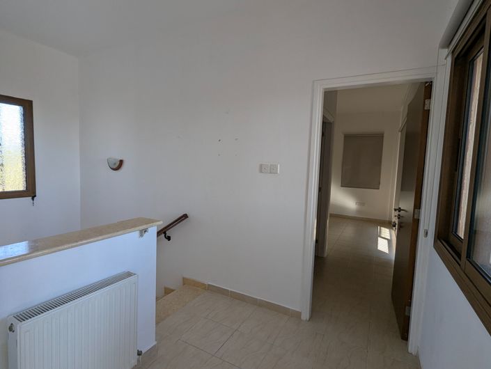 Image No.19-3 Bed Property for sale