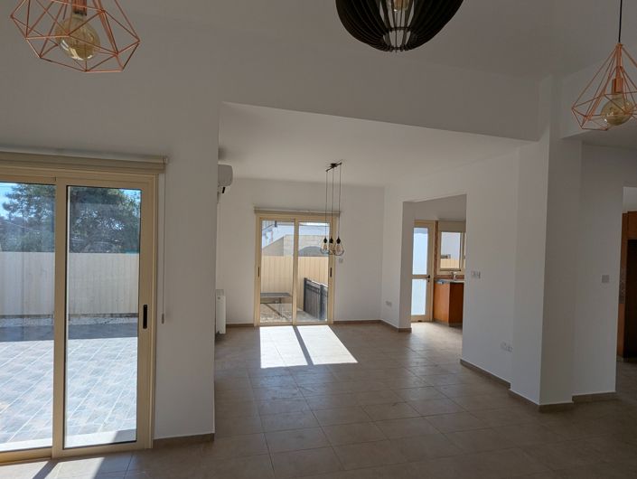 Image No.17-3 Bed Property for sale