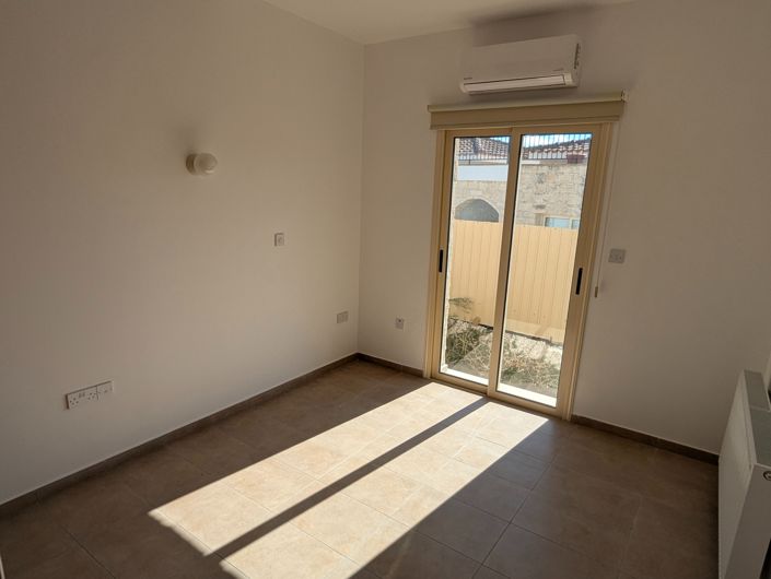 Image No.28-3 Bed Property for sale