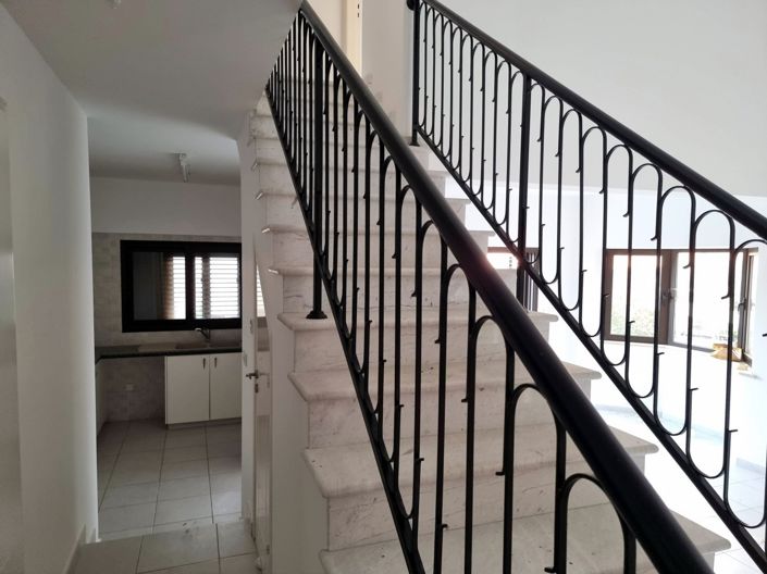 Image No.10-4 Bed Property for sale