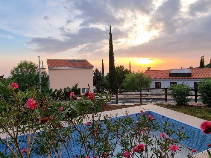 Image No.27-4 Bed Property for sale