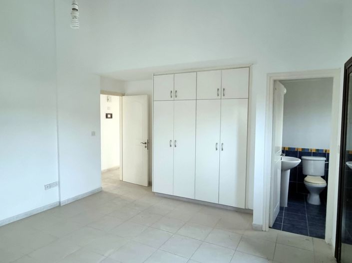 Image No.40-4 Bed Property for sale