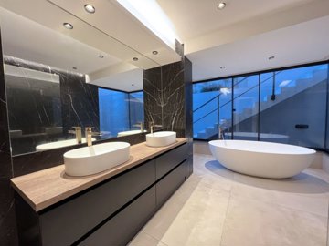 full64f1b3b2a8fb01693561778