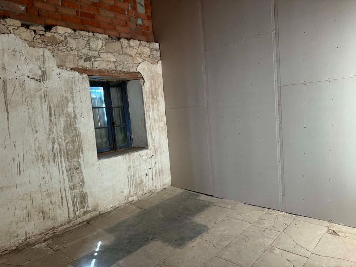 Image No.12-2 Bed Property for sale