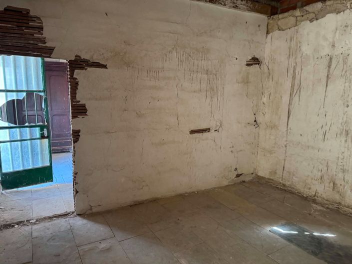 Image No.17-2 Bed Property for sale