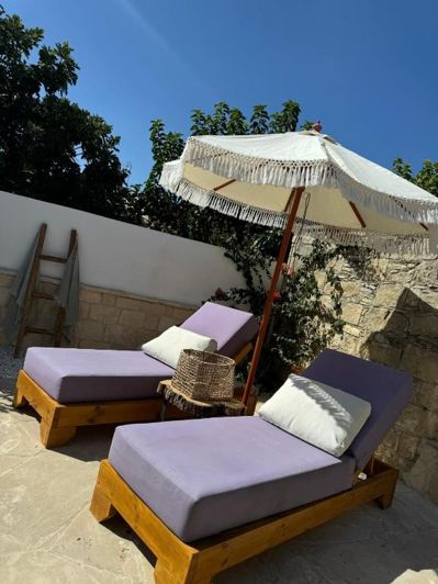 Image No.12-3 Bed Property for sale