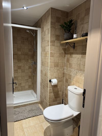 Image No.43-3 Bed Property for sale