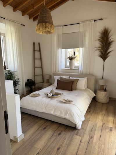 Image No.50-3 Bed Property for sale