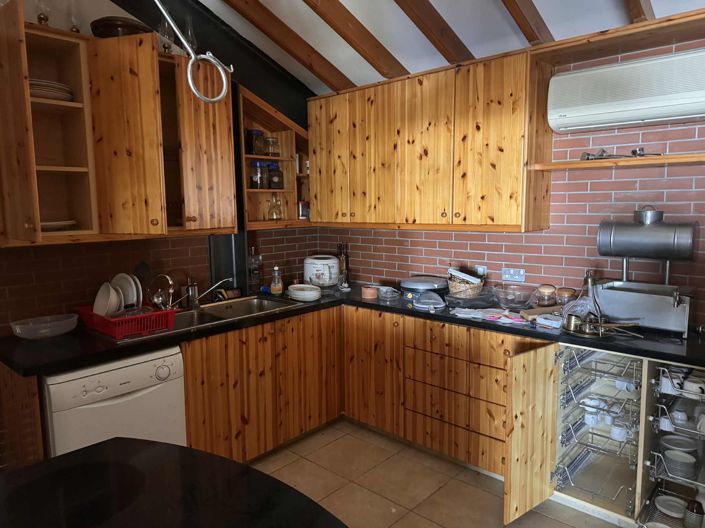 Image No.15-5 Bed Property for sale