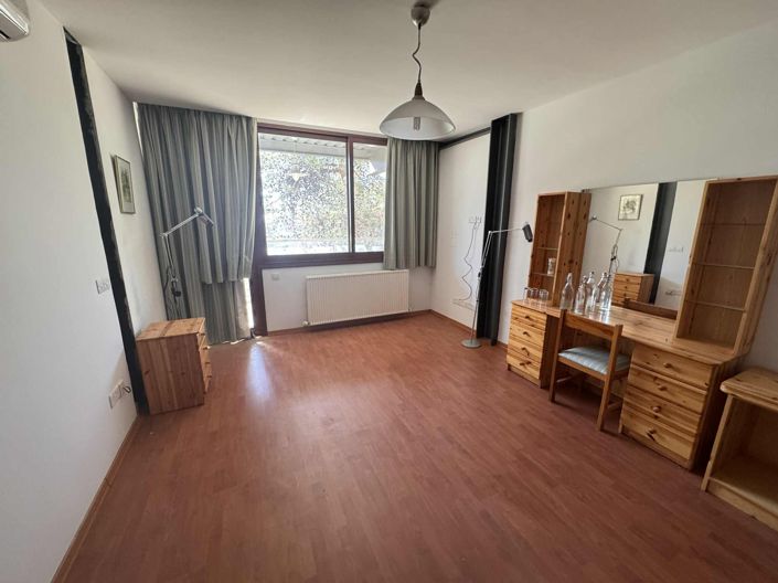 Image No.17-5 Bed Property for sale