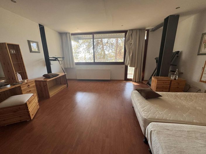 Image No.22-5 Bed Property for sale