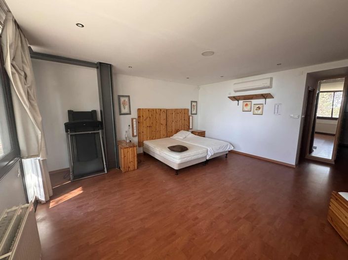 Image No.5-5 Bed Property for sale