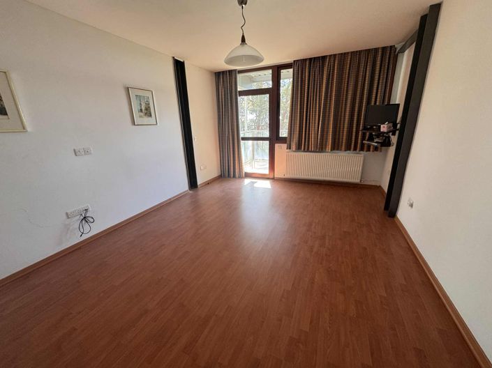 Image No.8-5 Bed Property for sale