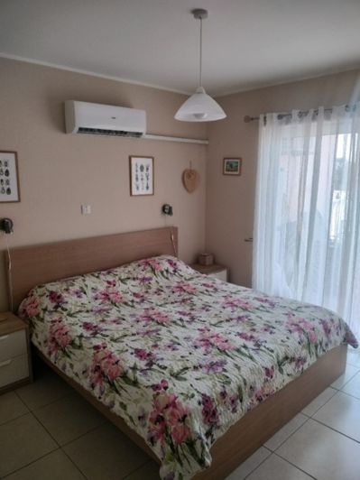 Image No.10-2 Bed Property for sale