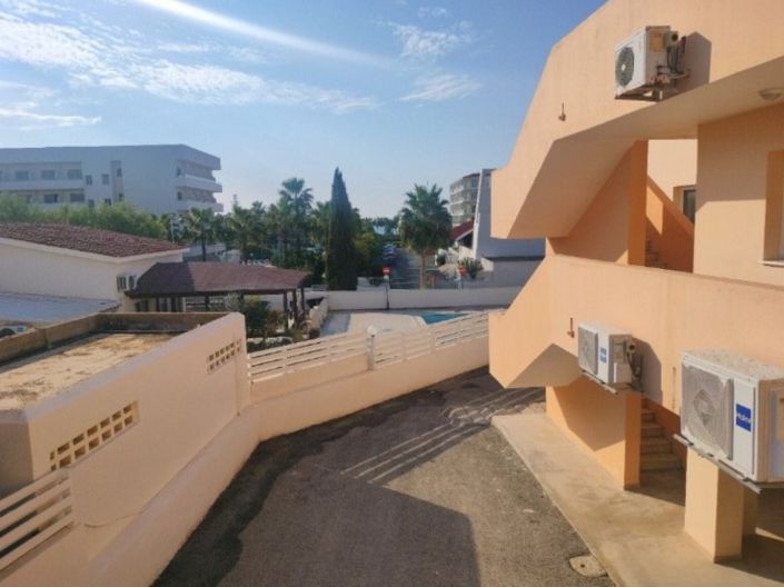 Image No.12-2 Bed Property for sale