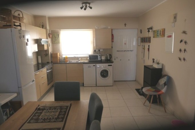 Image No.17-2 Bed Property for sale