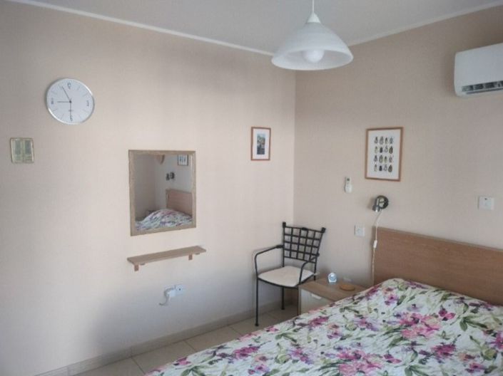 Image No.18-2 Bed Property for sale