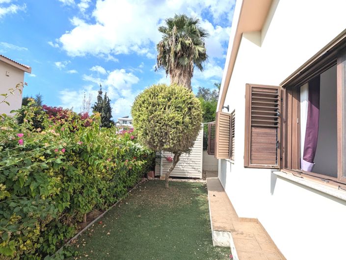 Image No.10-2 Bed Property for sale