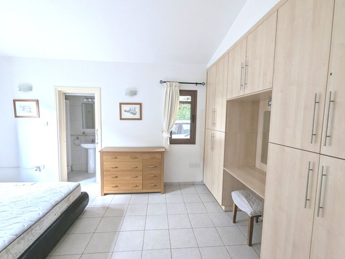 Image No.32-2 Bed Property for sale