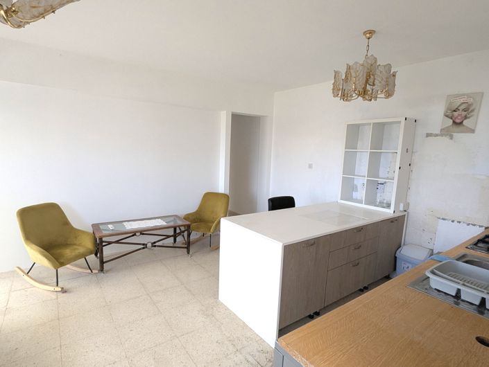 Image No.10-2 Bed Property for sale