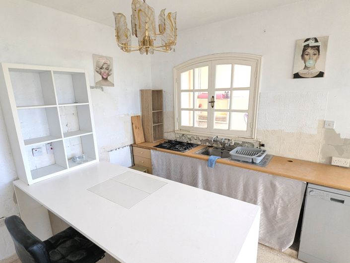 Image No.11-2 Bed Property for sale