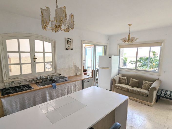 Image No.12-2 Bed Property for sale