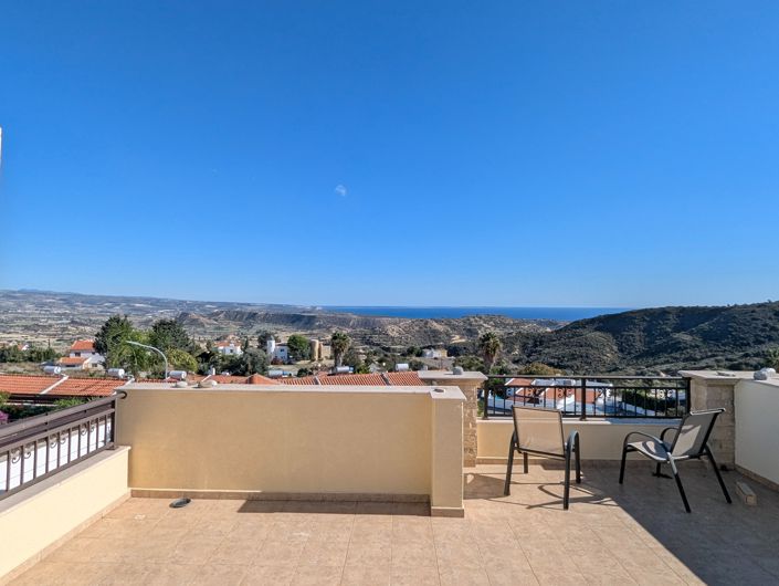 Image No.10-2 Bed Property for sale